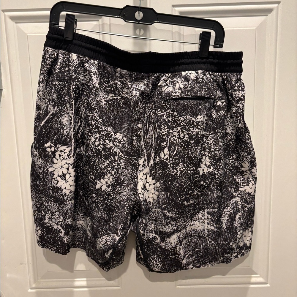 Lululemon Channel Cross Short *7" Updated
Wildwood Multi Black - Picture 5 of 7